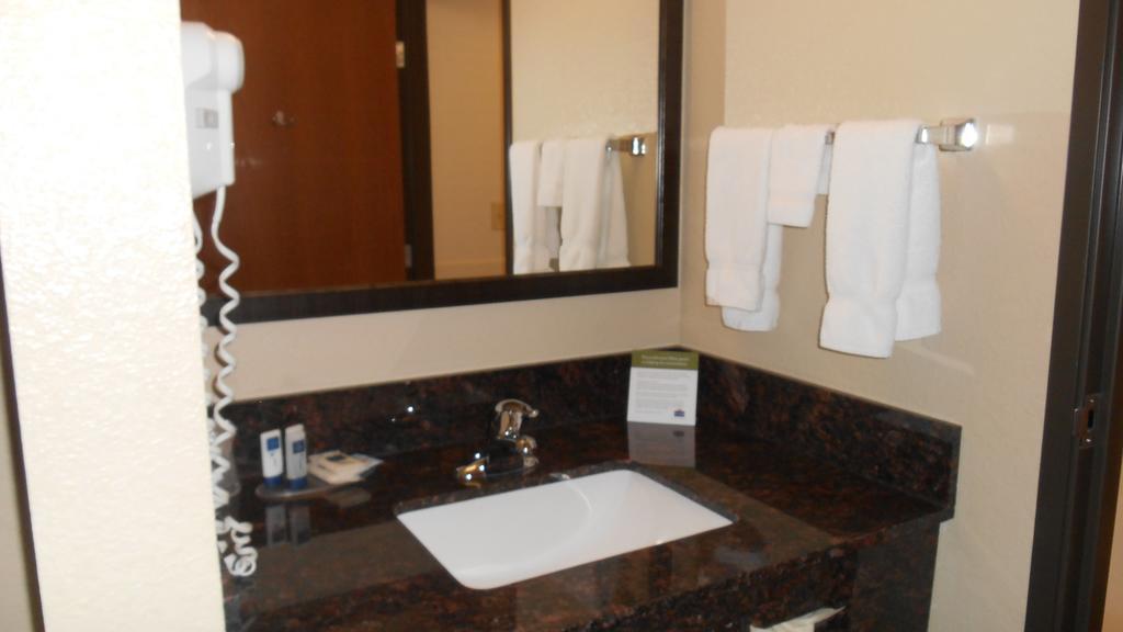 Americinn By Wyndham New London Zewnętrze zdjęcie